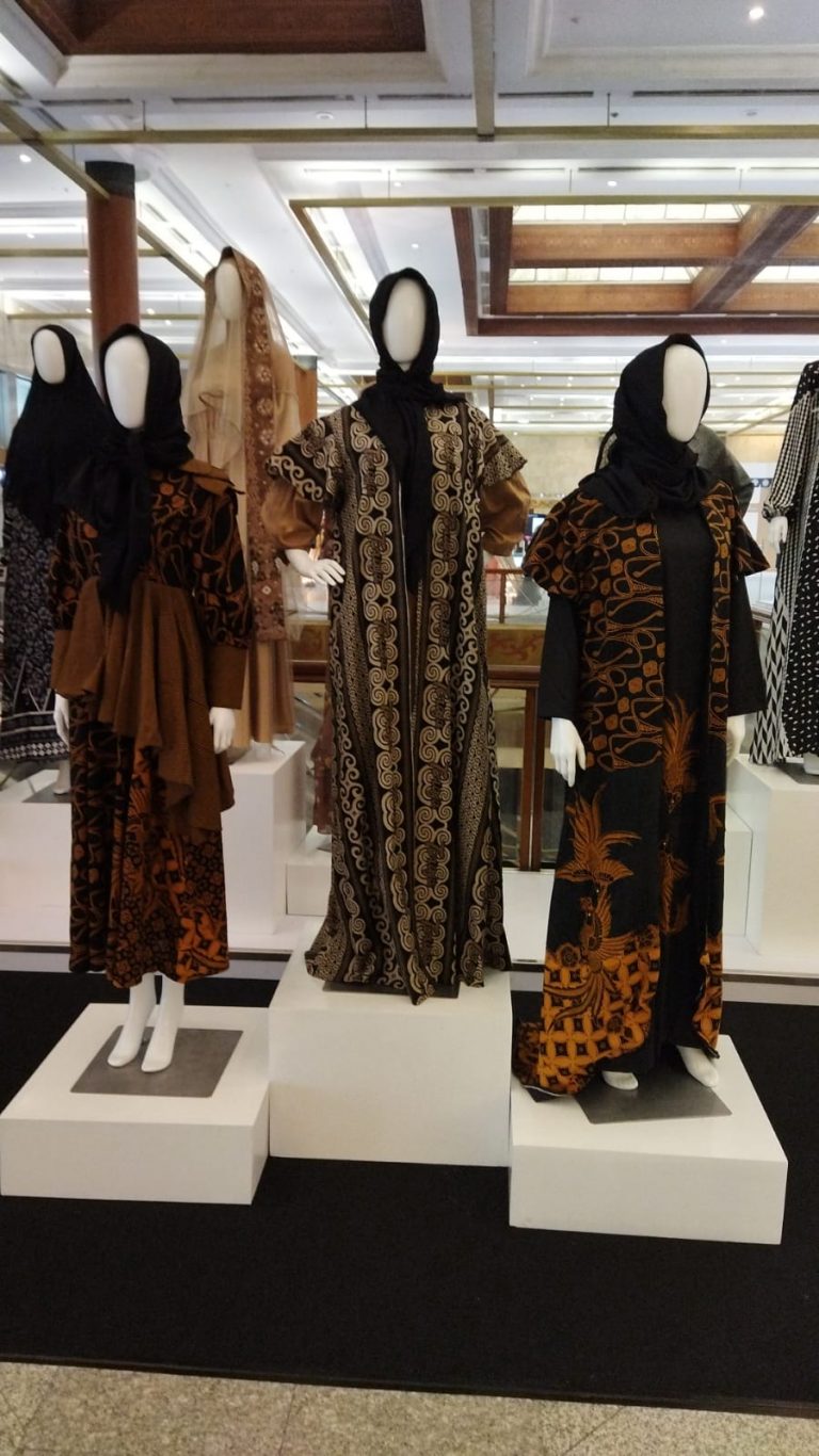 Karya Karya jebolan FHF 2021 mengikuti Indonesia Halal Showcase and Exhibition sebagai salah satu rangkaian ISEF 2021 di Jakarta Convention Center yang di gelar 27 – 30 Oktober 2021.