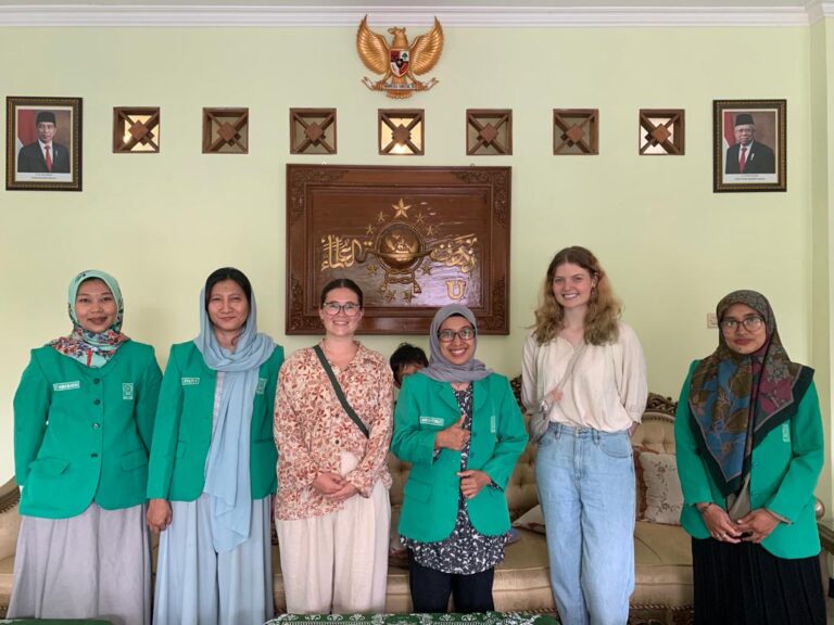 Kunjungan Mahasiswa Australia ke PW Fatayat NU