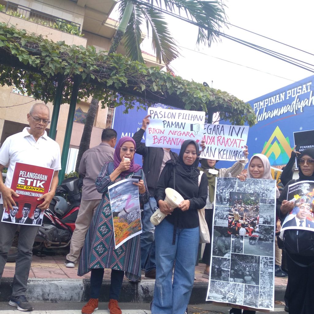 PW Fatayat NU di Barisan Aksi Gejayan Memanggil : Do’a Lintas Iman untuk Keberlangsungan Demokrasi Aksi Gejayan Memanggil di hari tenang menjelang pencoblosan adalah bentuk tidak diam melihat kecurangan yang terstruktur oleh Rezim Jokowi